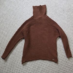 T Tahari Sweater